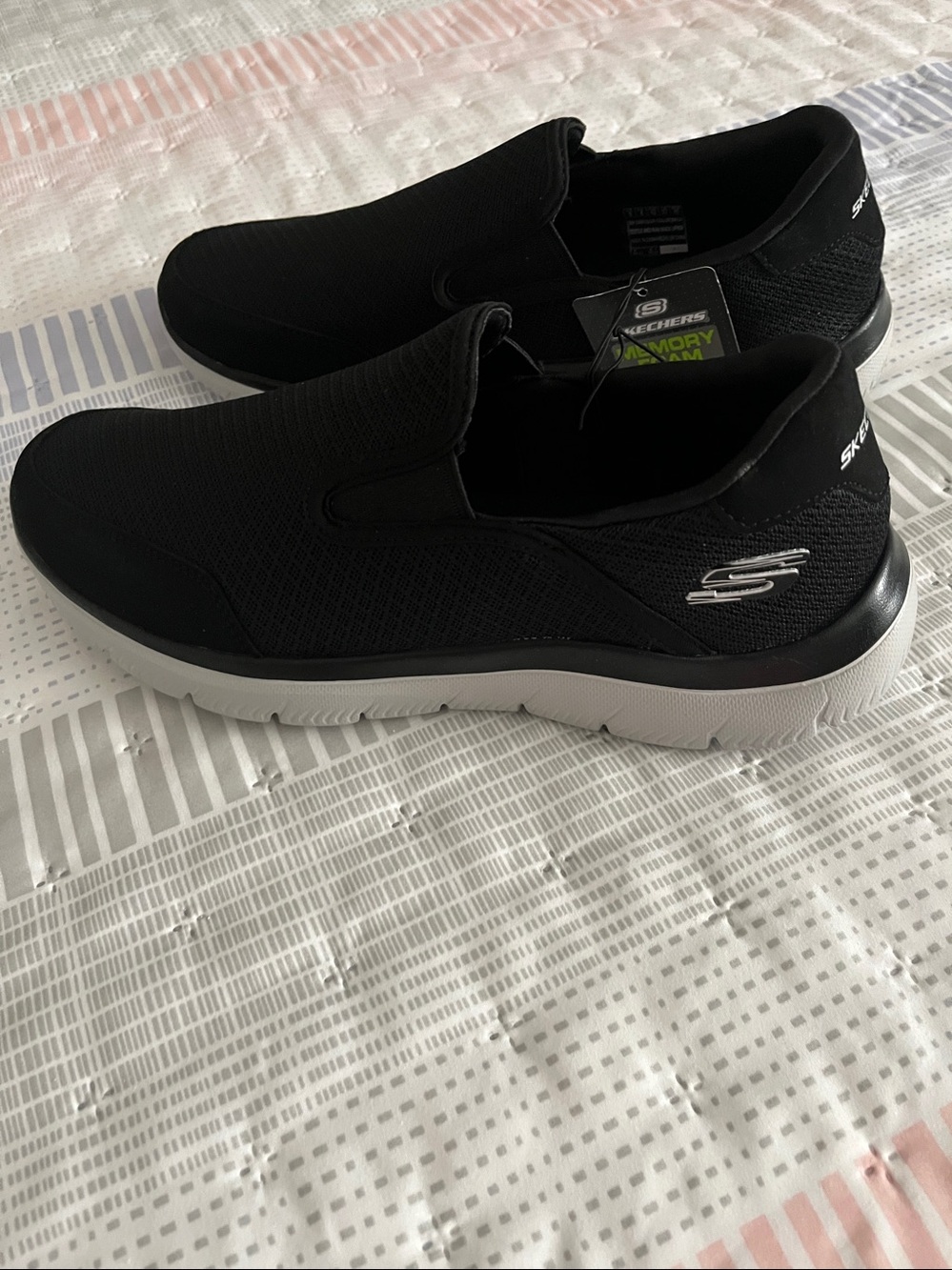 SOLD!!!!Skechers Black Sneakers Cooled Memory Form size 9 USA